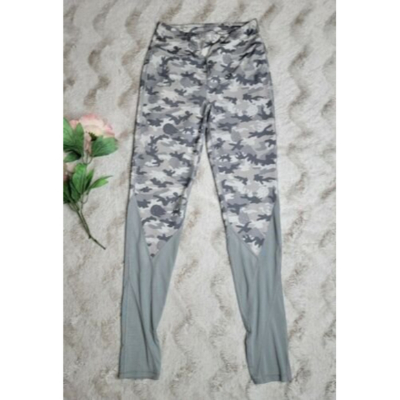 Star Wars Her Universe Gray Millennium Falcon Cameo Print Leggings Size M - Picture 2 of 9